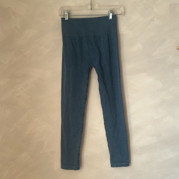 Avocado ribbed seamless leggings blue made in USA size M/L - Picture 4 of 6